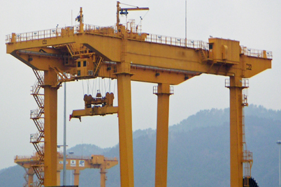 RMG crane with e-chains® and chainflex® cables from igus®