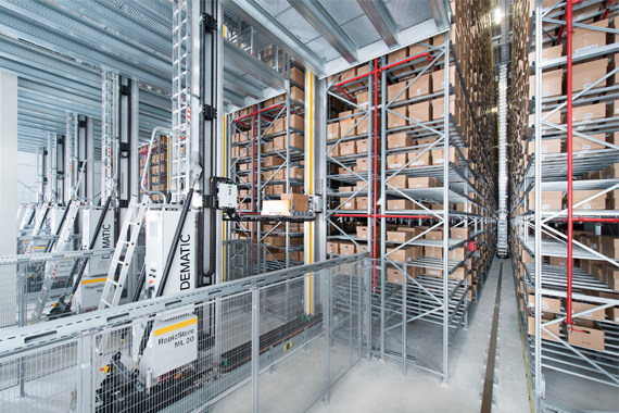 DEMATIC raktározó és kiemelő rendszer igus® guidelok vezetővályúval