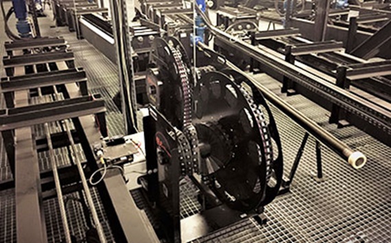 e-spool a színpad feletti térben