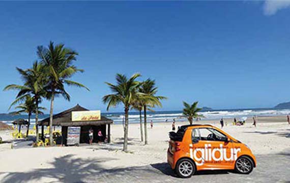 iglidur csapágyakkal szerelt Smart a brazil tengerparton