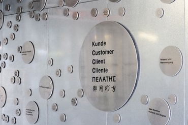 Az igus Naprendszert szimbolizáló ügyfélközpontú rendszere